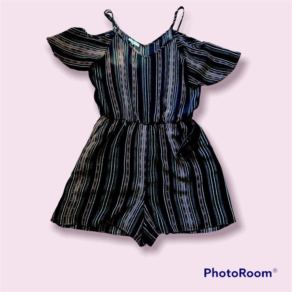 NWOT | Black Romper | Off-the-shoulder w/pockets